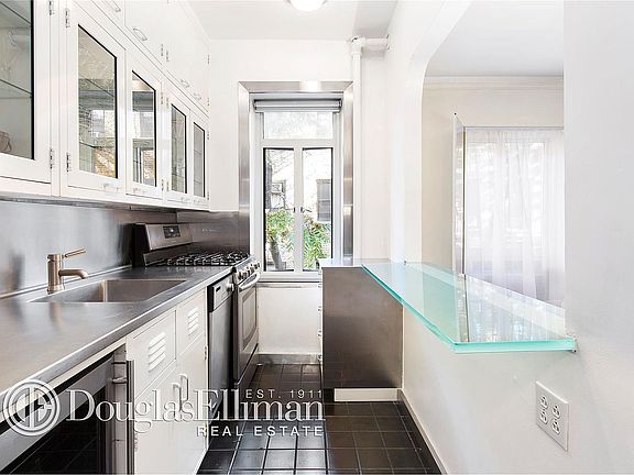 5th image of 155 W 20th St #5JKA