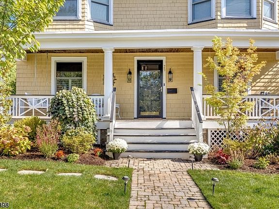 2nd image of 25 Ridgewood Ter