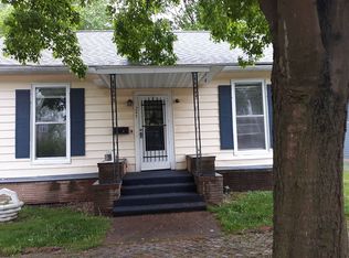 247 Jackson Ave, Charleston, IL 61920