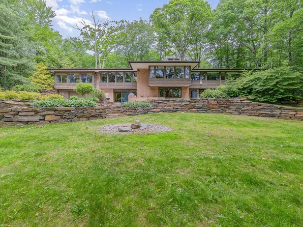 393 Hiawatha Dr, Mount Pleasant, MI 48858