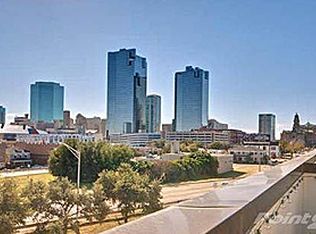 704 Skyline Bluff Ct, Fort Worth, TX 76102