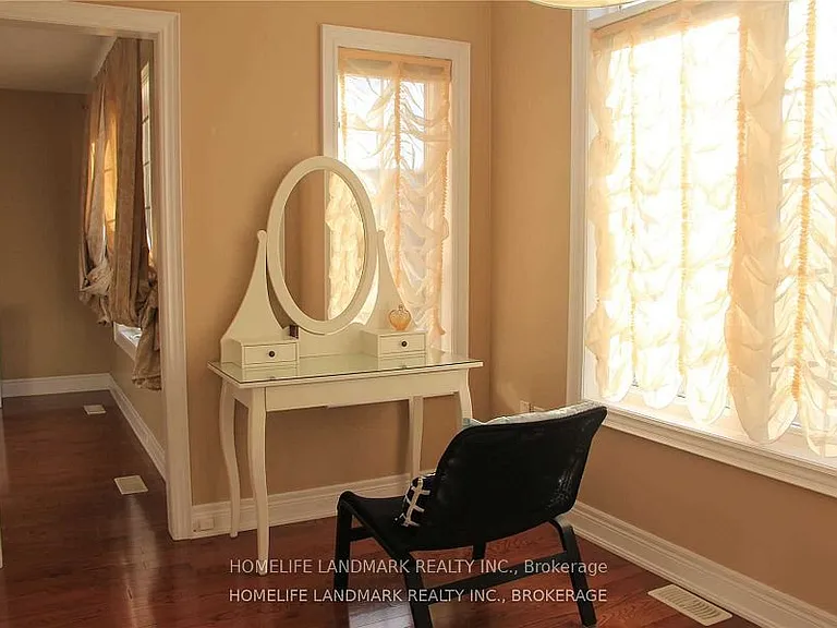 2245 Carm Dr — Photo 4