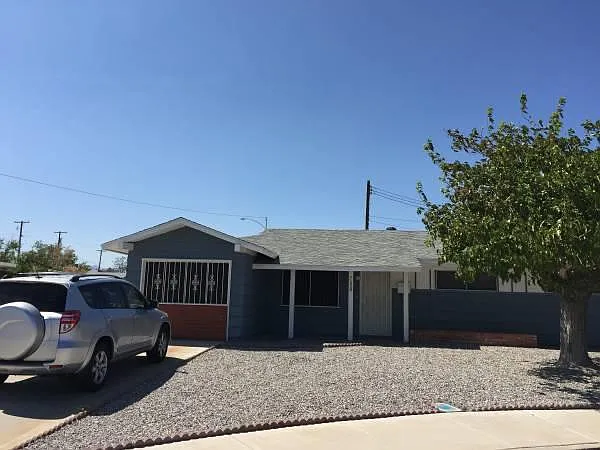 3 bed, 1186 sqft, $1,950 — Photo 2