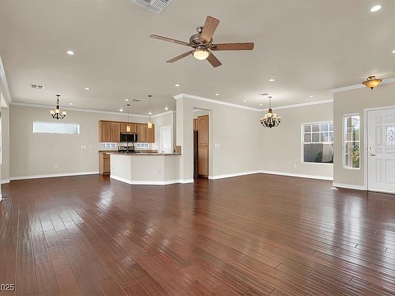 5th image of 2074 Mountain City St