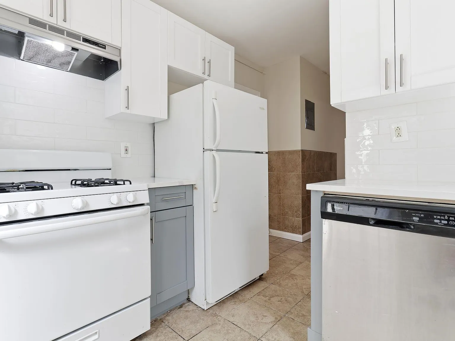 2 bed, 1.0 bath, $1,900 — Photo 1