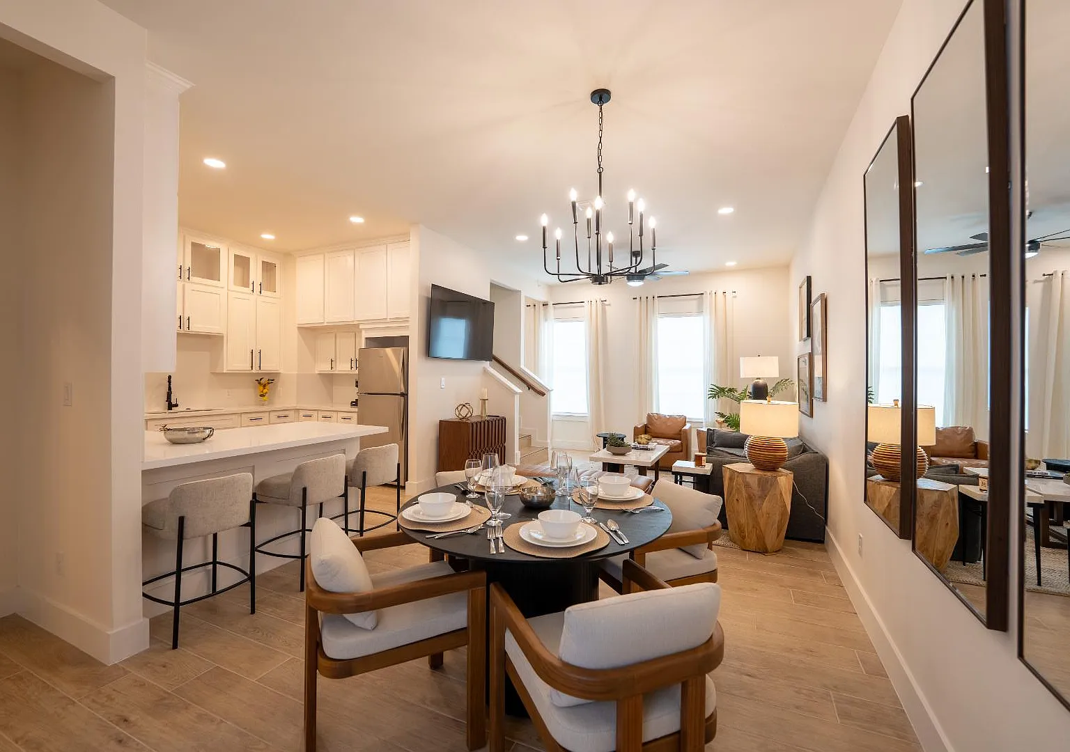 3229 E Grimes - Unit 6 — Photo 3