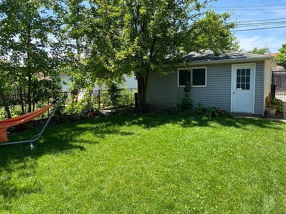 3rd image of 3218 N Hamlin Ave #2