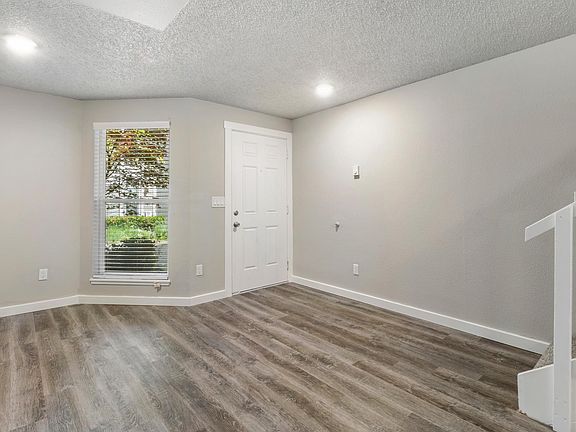 4th image of 425 4th St NE #A-3