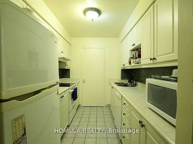 250 Jarvis St #303 — Photo 2