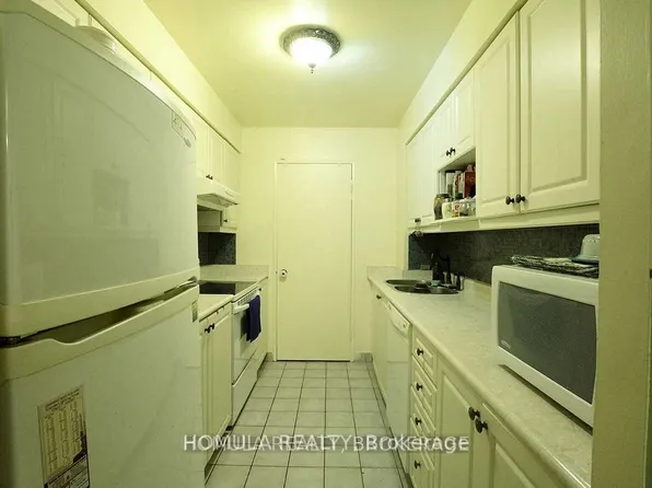 250 Jarvis St #303, Toronto, ON M5B 2L2