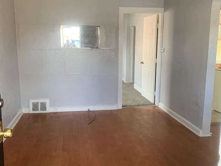 2822 N Garfield St — Photo 2