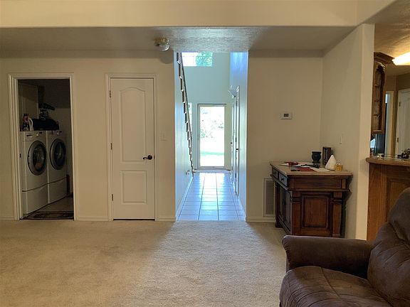 4th image of 1818 Squire Ln