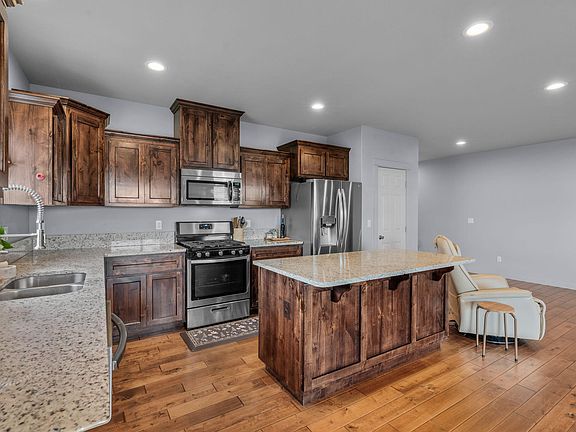 5th image of 495 SE Leisek Way