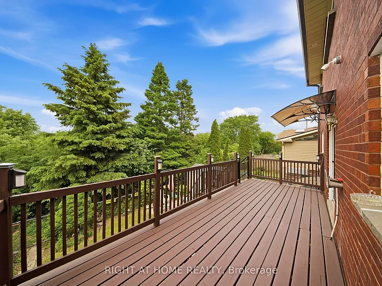 29 Sunforest Dr — Photo 43