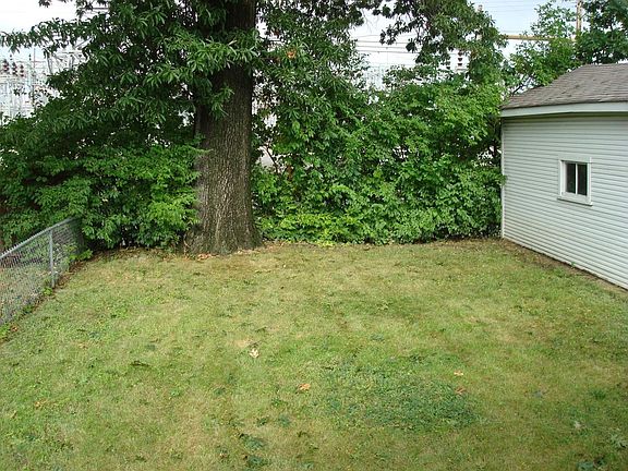 A quick shot of the back yard for cookouts!