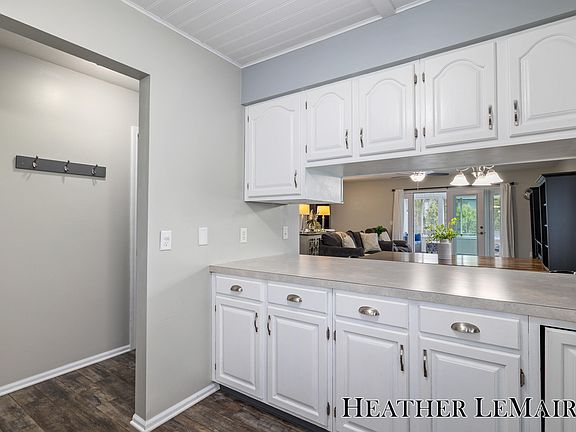 5th image of 4973 N Valley Dr NE