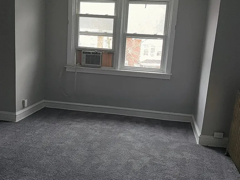 258 E Penn St — Photo 5