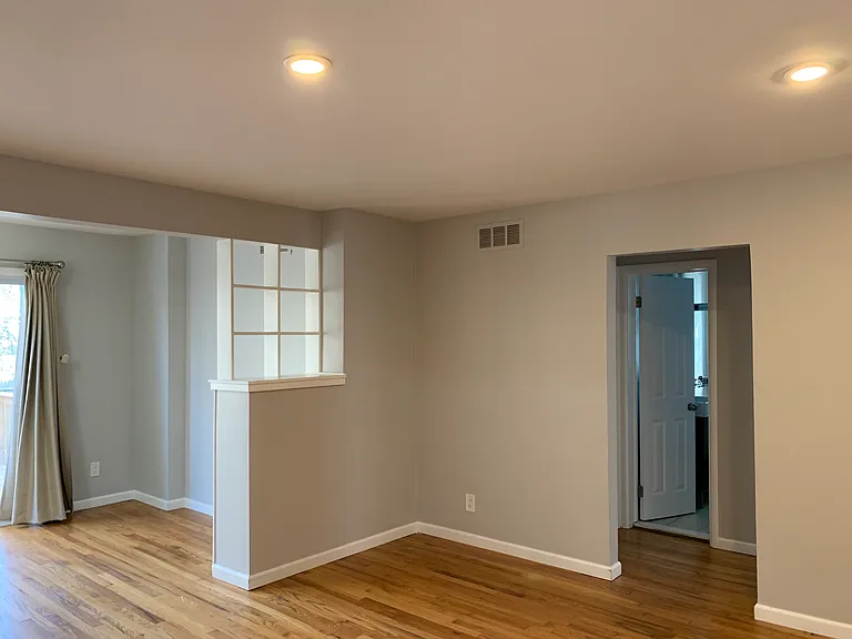 2050 Wycliffe Ave — Photo 2