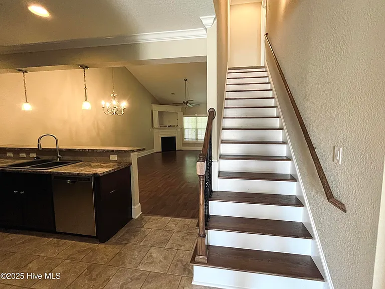 1860 Cambria Dr #B — Photo 8