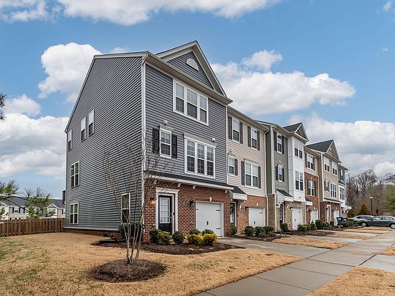 3rd image of 1301 Claytor Ln