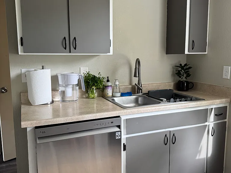 2210 Howard Ave #A — Photo 10