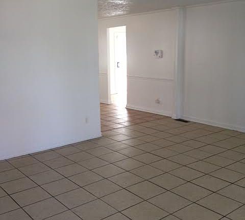 4th image of 10215 Churchill Ct