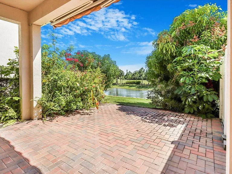10098 Akenside Dr — Photo 16