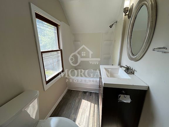 5th image of 521 W Vinyard St