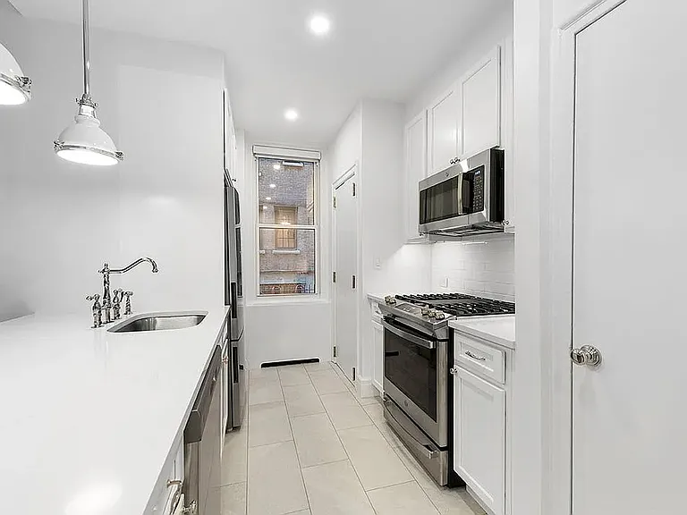 544 E 86th St #1SW — Photo 2