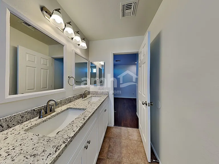 3529 W Glass Ln — Photo 20