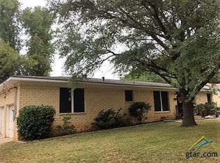 1922 Pickwick Ln, Tyler, TX 75701