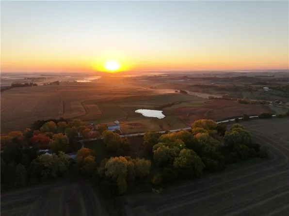 1 Prairieview Ave, Van Meter, IA 50261