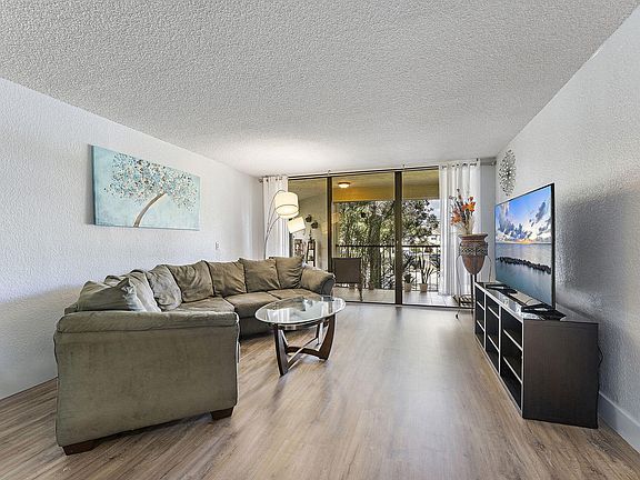 4th image of 16475 Golf Club Road #207