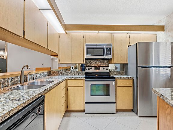 4th image of 6145 Balboa Circle #103