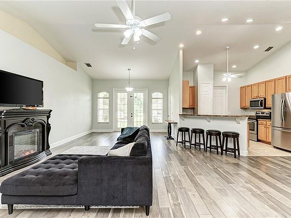 5th image of 3819 Lothair Ave