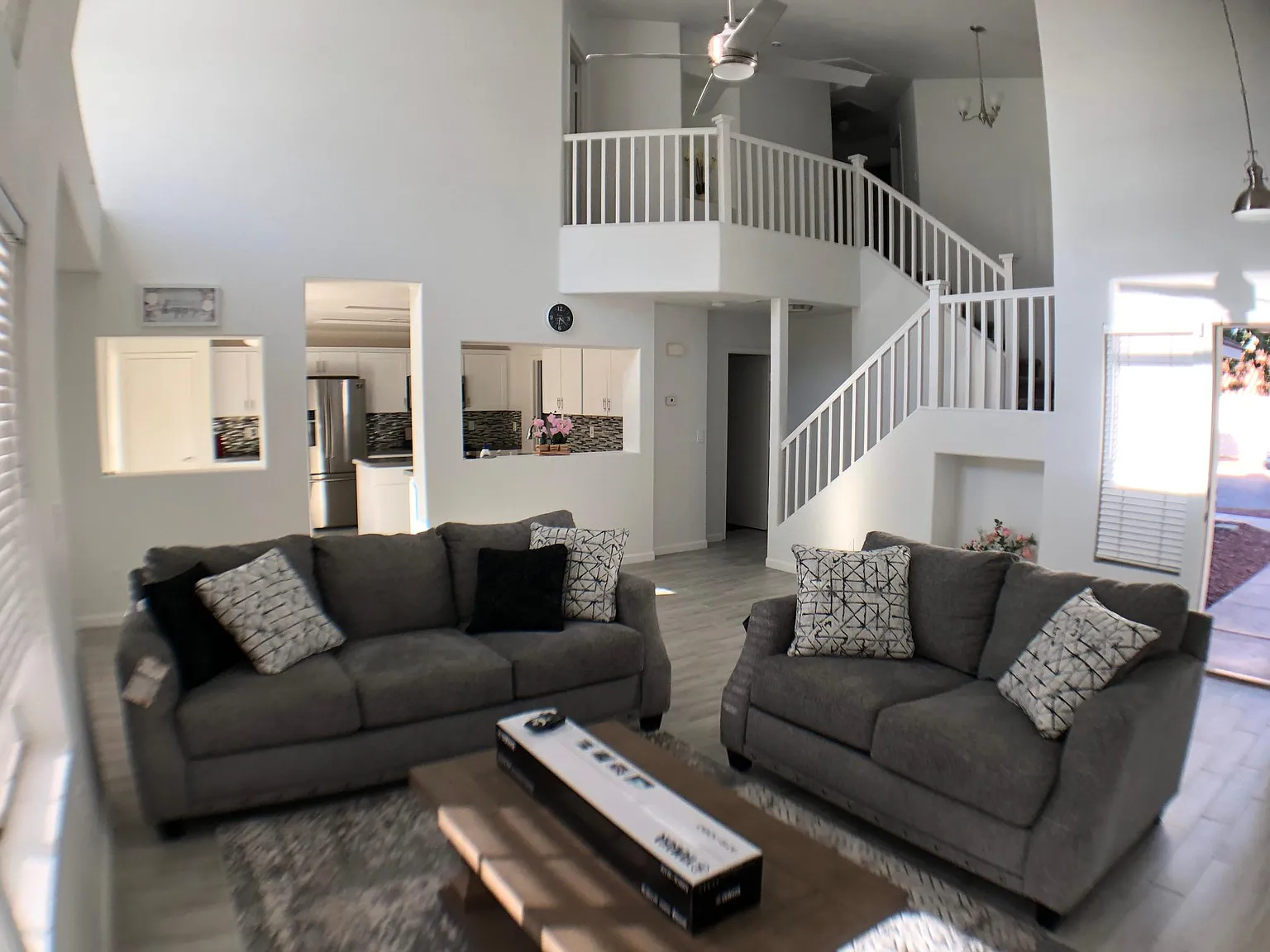 3 bed, 2.5 bath, 1543 sqft, $2,400 — Photo 2