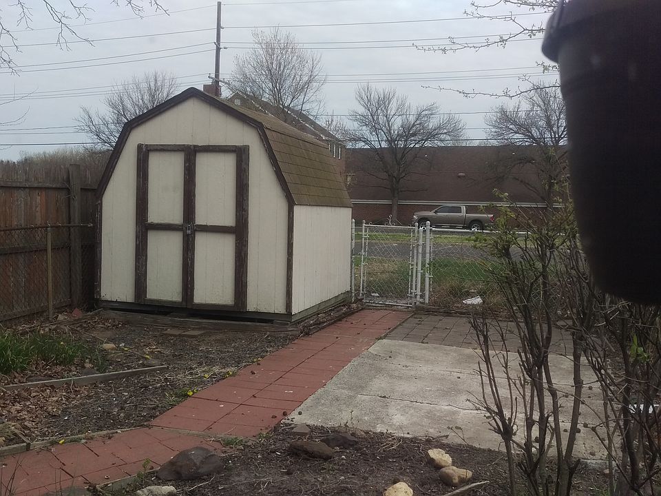 2nd image of 321 Penn St