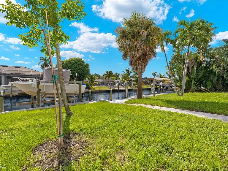 5240 Tower Dr — Photo 41