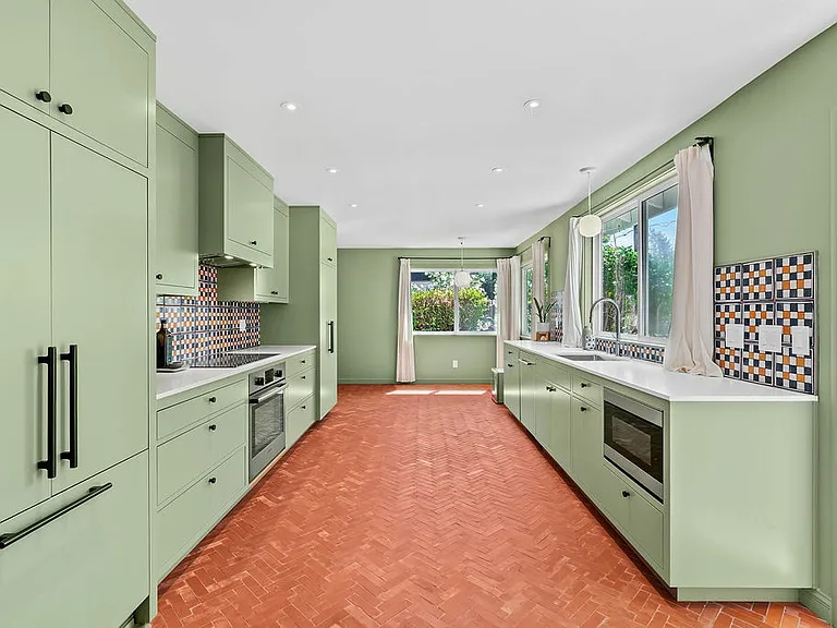 13805 Village Ave — Photo 18