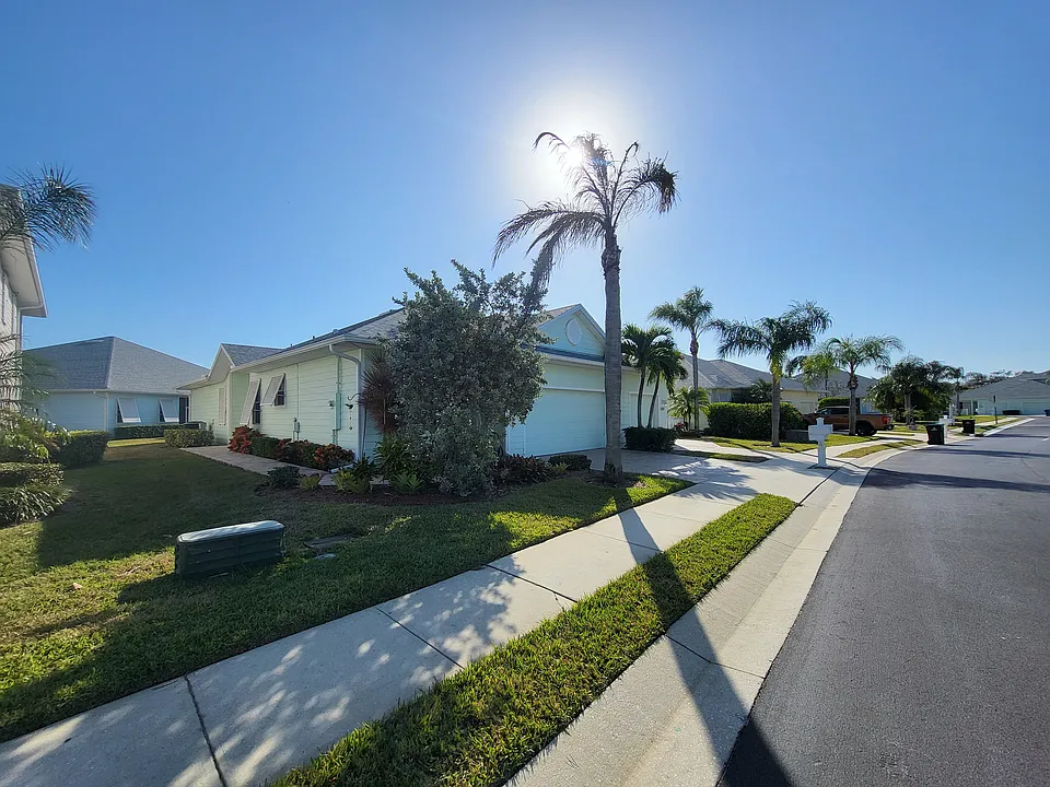 1177 Eleuthera Dr NE