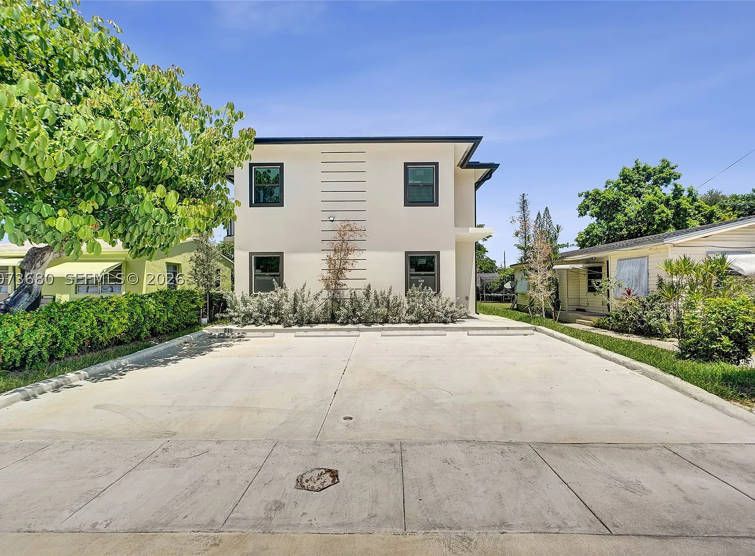 3 bed, 3.0 bath, 1500 sqft, $3,300 — Photo 2