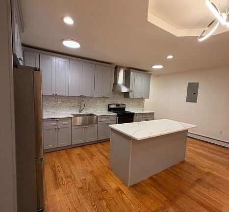 3rd image of 322 Franklin St