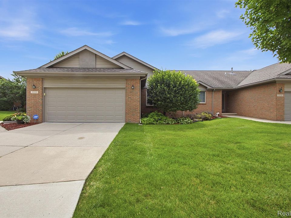 1st image of 2223 Fairway Cir