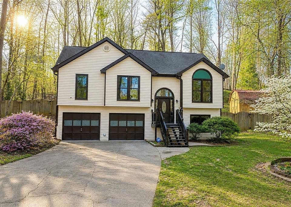 1st image of 115 Blacks Mill Trce W