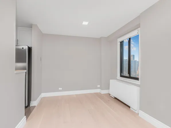 3671 Hudson Manor Terrace image 2 of 8