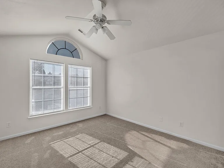 2322 Charing Cross Rd — Photo 20
