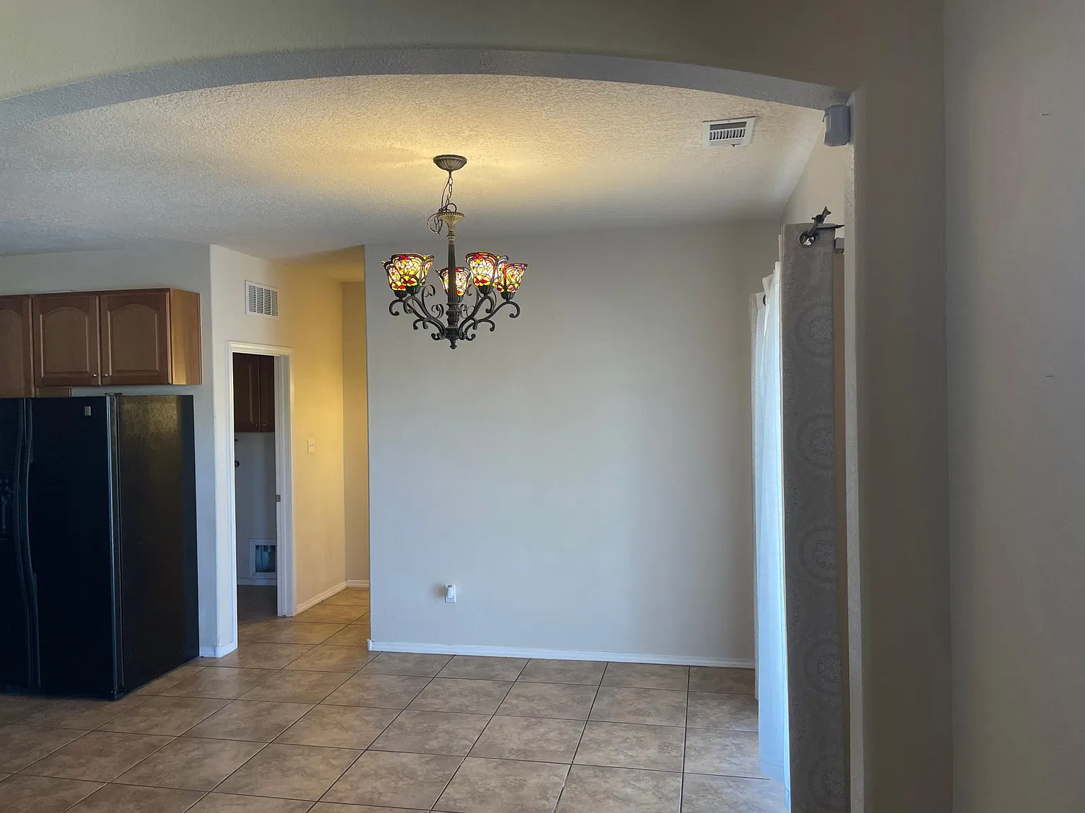 4 bed, 2.5 bath, 2986 sqft, $3,800 — Photo 4