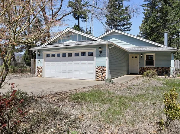 452 Lindilu Ln, Cave Junction, OR 97523
