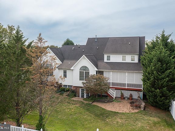 5th image of 102 Bramble Ct