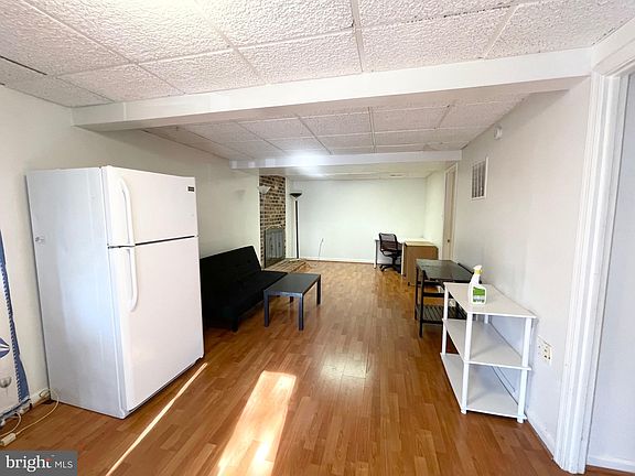 3rd image of 305 Cherry Ct